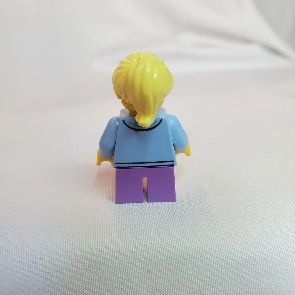 Lego Blonde Girl w Pink Pants Short  Freckles 'Fun in the Park'